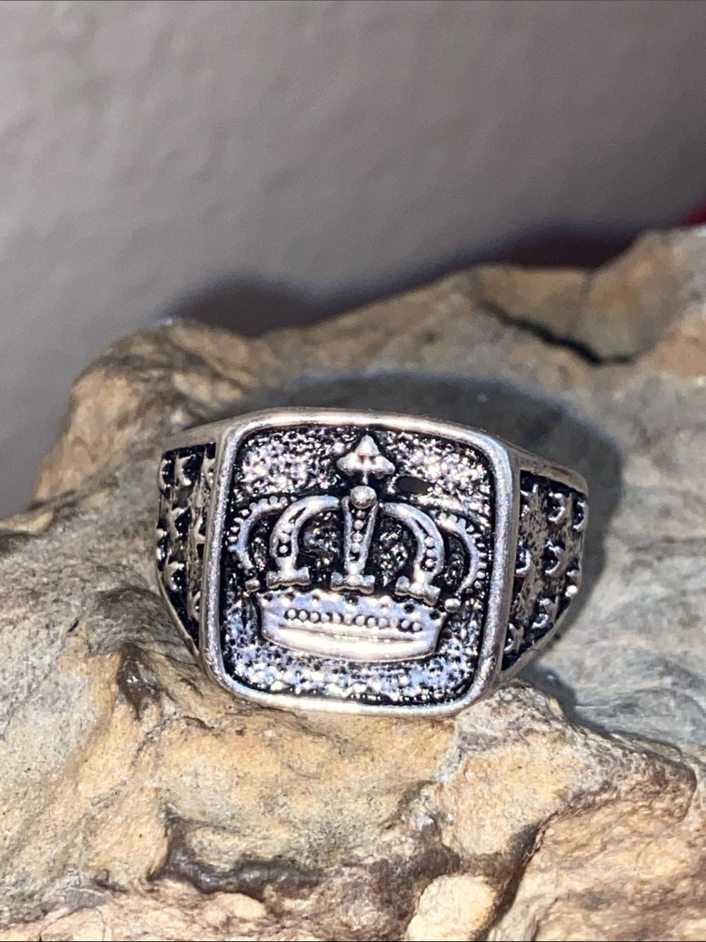 5/$10❤️❤️❤️NEW Silver Tone Zinc Alloy Crown Signet Ring